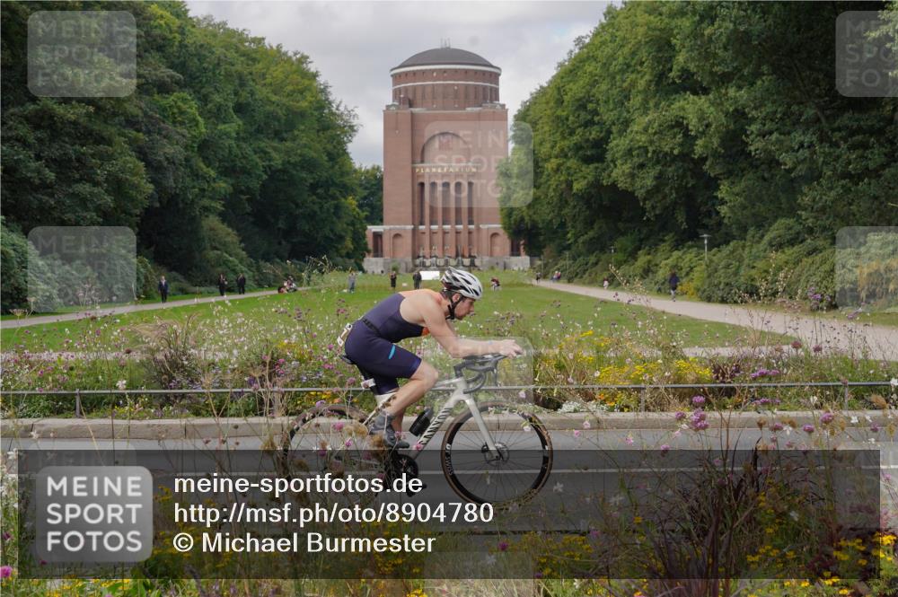 14.09.2025 - Stadtparktriathlon Michael Burmester http://msf.ph/oto/8904780 14.09.2025 11:43:31 Radfahren 947, 961, 985, 1077, 1109 meine-sportfotos.de