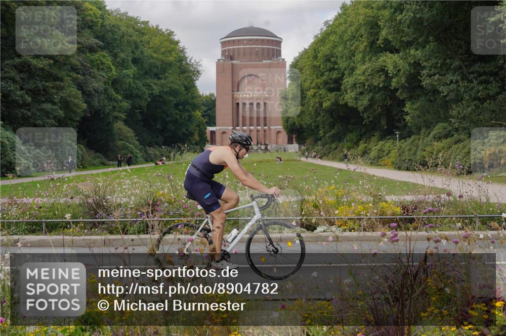 14.09.2025 - Stadtparktriathlon Michael Burmester http://msf.ph/oto/8904782 14.09.2025 11:43:40 Radfahren 932, 947, 1097, 1109, 1112 meine-sportfotos.de