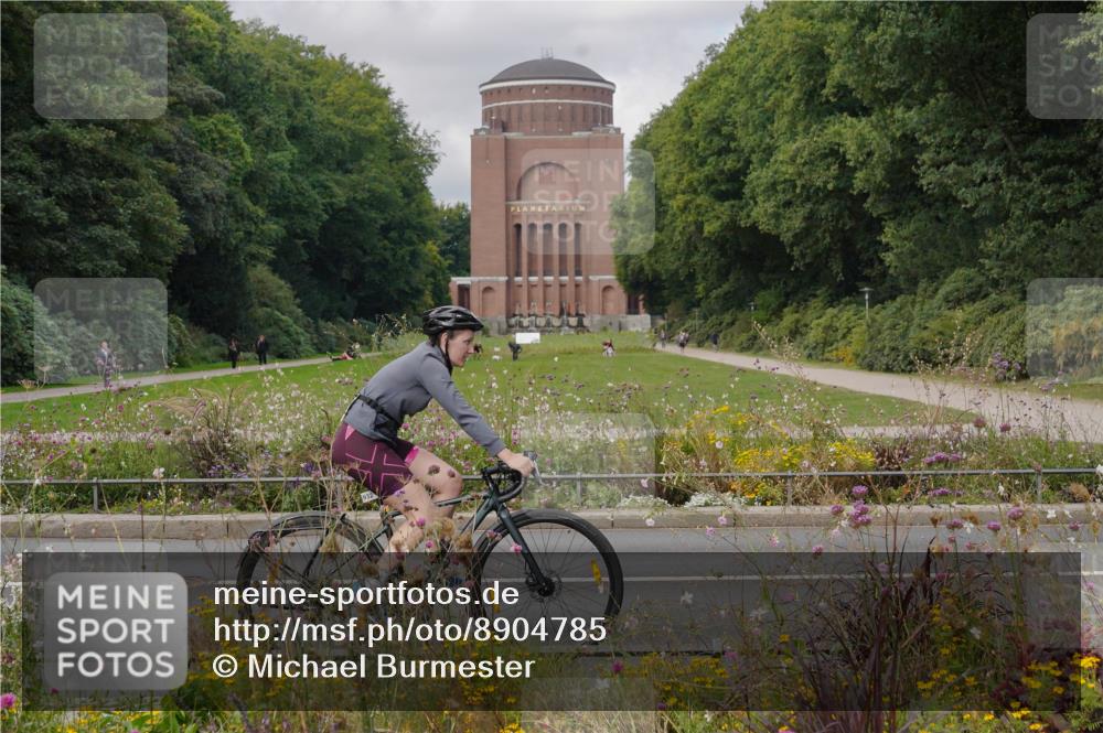 14.09.2025 - Stadtparktriathlon Michael Burmester http://msf.ph/oto/8904785 14.09.2025 11:43:49 Radfahren 932, 1081, 1097, 1112 meine-sportfotos.de