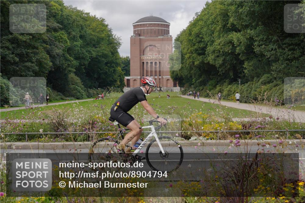 14.09.2025 - Stadtparktriathlon Michael Burmester http://msf.ph/oto/8904794 14.09.2025 11:44:29 Radfahren 931, 944, 973, 982, 989, 1009, 1026, 1040, 1051, 1085 meine-sportfotos.de
