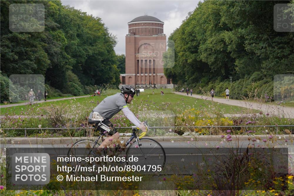 14.09.2025 - Stadtparktriathlon Michael Burmester http://msf.ph/oto/8904795 14.09.2025 11:44:30 Radfahren 931, 938, 944, 973, 982, 989, 1009, 1026, 1040, 1051, 1085 meine-sportfotos.de