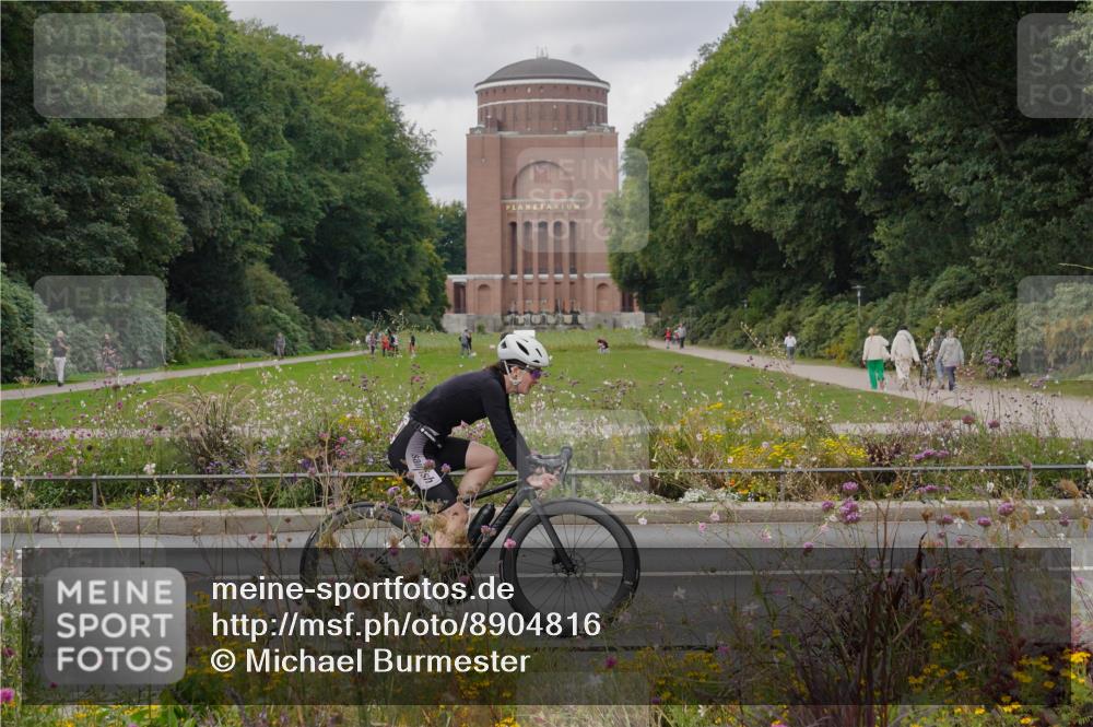 14.09.2025 - Stadtparktriathlon Michael Burmester http://msf.ph/oto/8904816 14.09.2025 11:45:36 Radfahren 963, 975, 981, 1033, 1064 meine-sportfotos.de