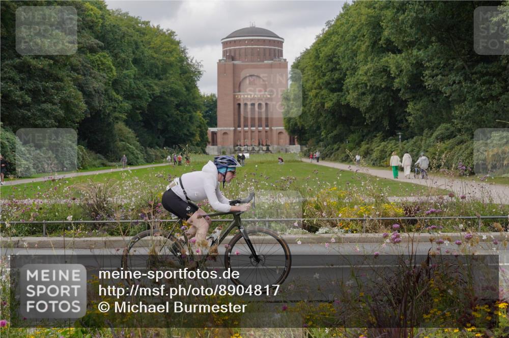 14.09.2025 - Stadtparktriathlon Michael Burmester http://msf.ph/oto/8904817 14.09.2025 11:45:40 Radfahren 963, 975, 981, 1064 meine-sportfotos.de