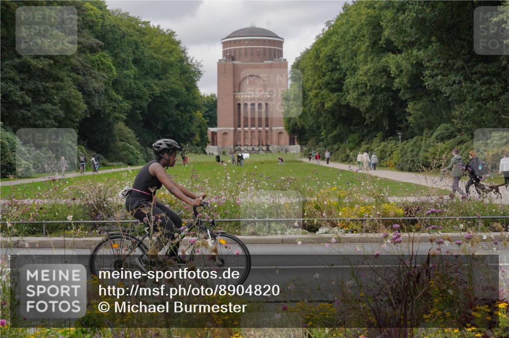 14.09.2025 - Stadtparktriathlon Michael Burmester http://msf.ph/oto/8904820 14.09.2025 11:46:02 Radfahren 837, 924, 1047 meine-sportfotos.de