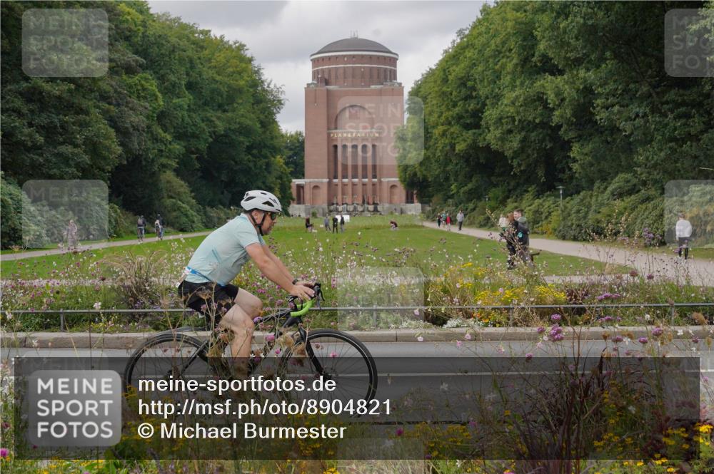 14.09.2025 - Stadtparktriathlon Michael Burmester http://msf.ph/oto/8904821 14.09.2025 11:46:04 Radfahren 837, 924, 1047, 1096 meine-sportfotos.de