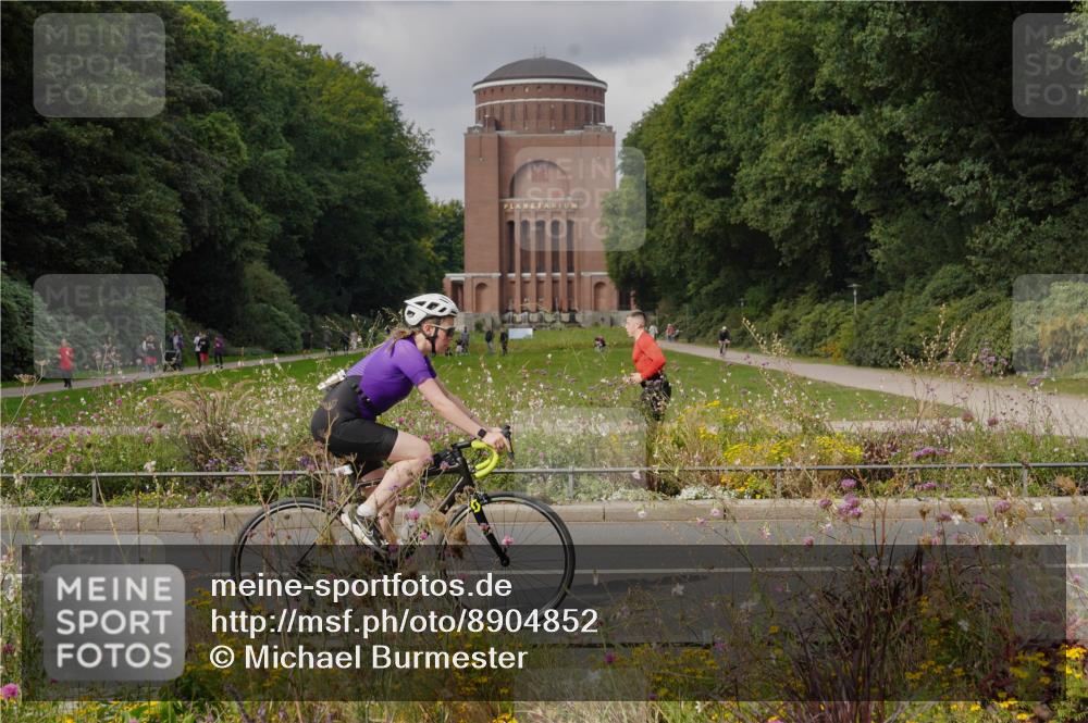 14.09.2025 - Stadtparktriathlon Michael Burmester http://msf.ph/oto/8904852 14.09.2025 11:47:40 Radfahren 1014 meine-sportfotos.de