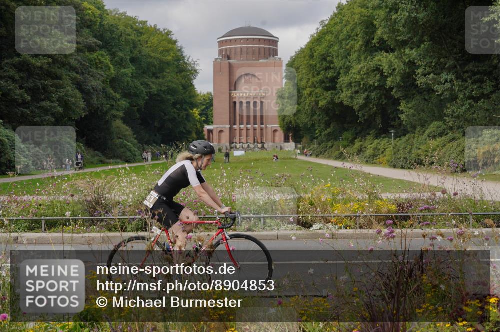 14.09.2025 - Stadtparktriathlon Michael Burmester http://msf.ph/oto/8904853 14.09.2025 11:47:54 Radfahren 949, 1049, 1056 meine-sportfotos.de