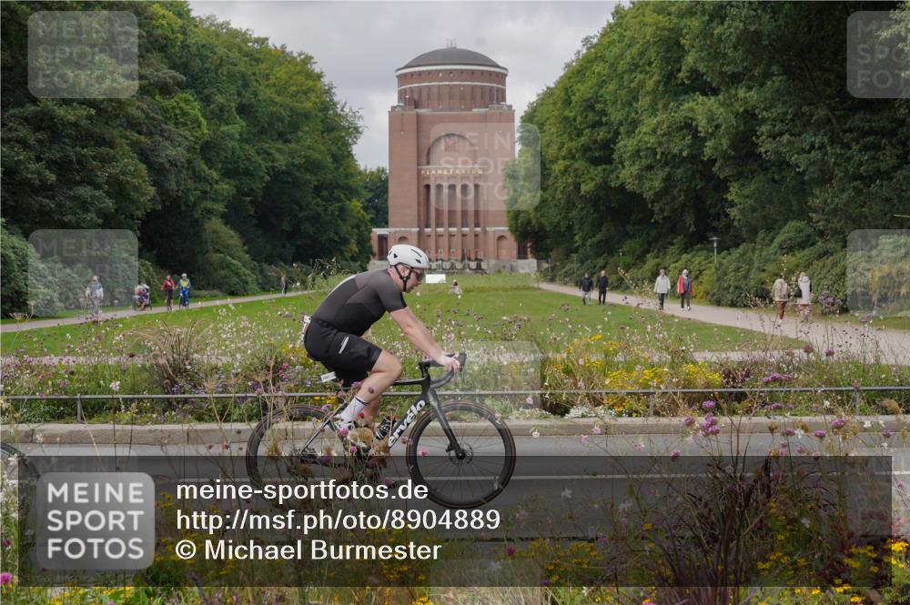 14.09.2025 - Stadtparktriathlon Michael Burmester http://msf.ph/oto/8904889 14.09.2025 11:49:44 Radfahren 1015, 1061, 1098, 1119 meine-sportfotos.de