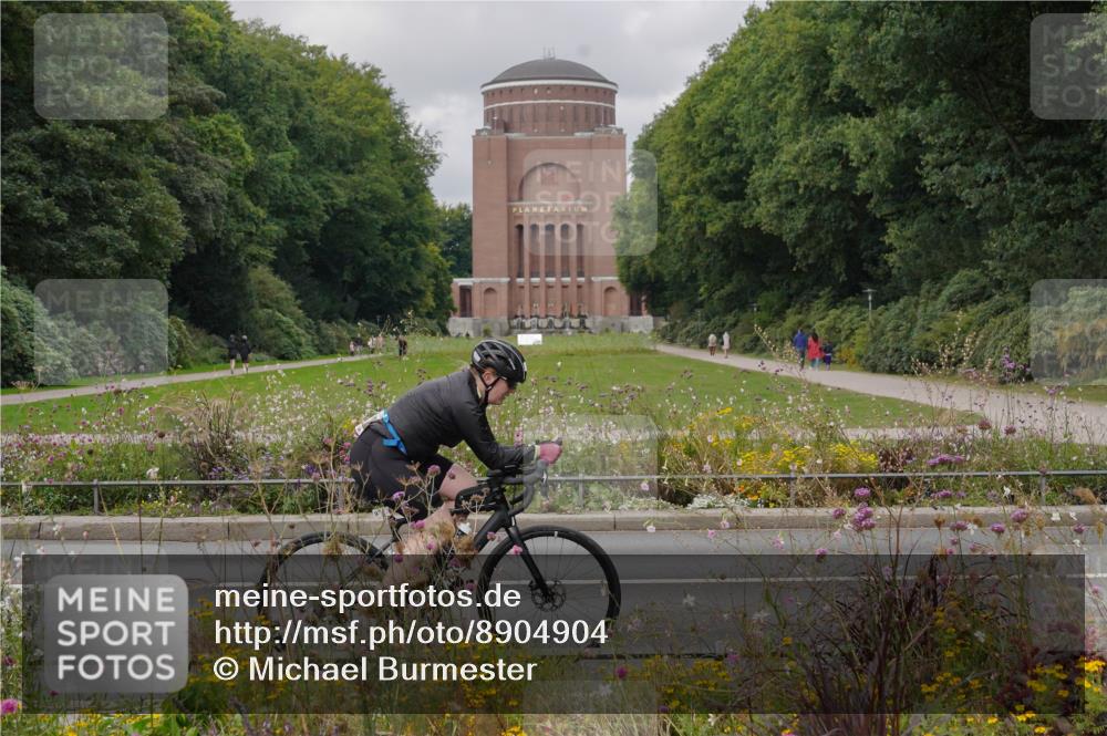 14.09.2025 - Stadtparktriathlon Michael Burmester http://msf.ph/oto/8904904 14.09.2025 11:50:34 Radfahren 941, 970, 990, 1066 meine-sportfotos.de