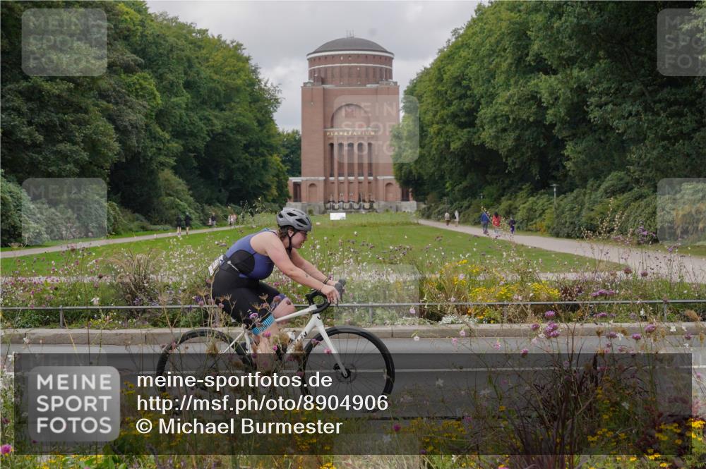14.09.2025 - Stadtparktriathlon Michael Burmester http://msf.ph/oto/8904906 14.09.2025 11:50:41 Radfahren 986, 990, 1066, 1109 meine-sportfotos.de