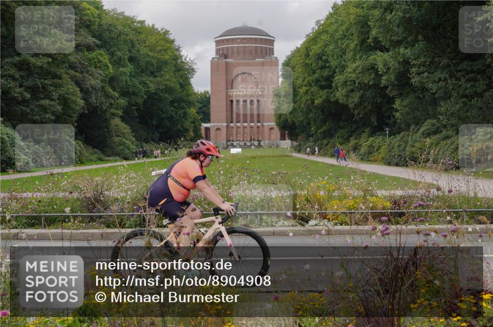 14.09.2025 - Stadtparktriathlon Michael Burmester http://msf.ph/oto/8904908 14.09.2025 11:50:46 Radfahren 986, 990, 1029, 1109 meine-sportfotos.de
