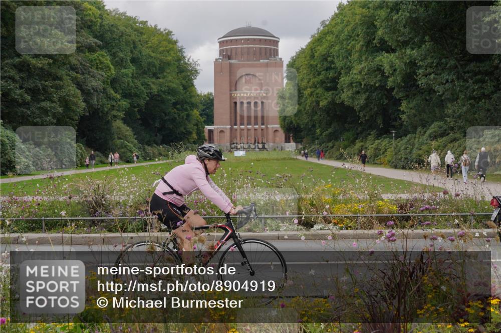 14.09.2025 - Stadtparktriathlon Michael Burmester http://msf.ph/oto/8904919 14.09.2025 11:51:15 Radfahren 962, 974, 976, 1057, 1083, 1097, 1101 meine-sportfotos.de