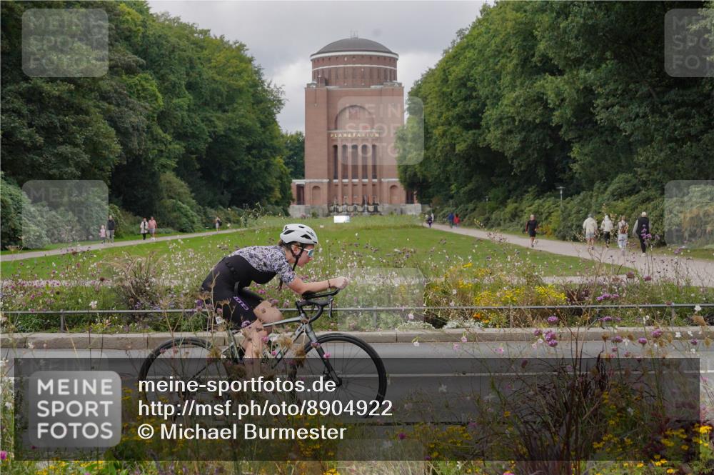 14.09.2025 - Stadtparktriathlon Michael Burmester http://msf.ph/oto/8904922 14.09.2025 11:51:21 Radfahren 962, 976, 994, 1040, 1043, 1057, 1080, 1083, 1101 meine-sportfotos.de