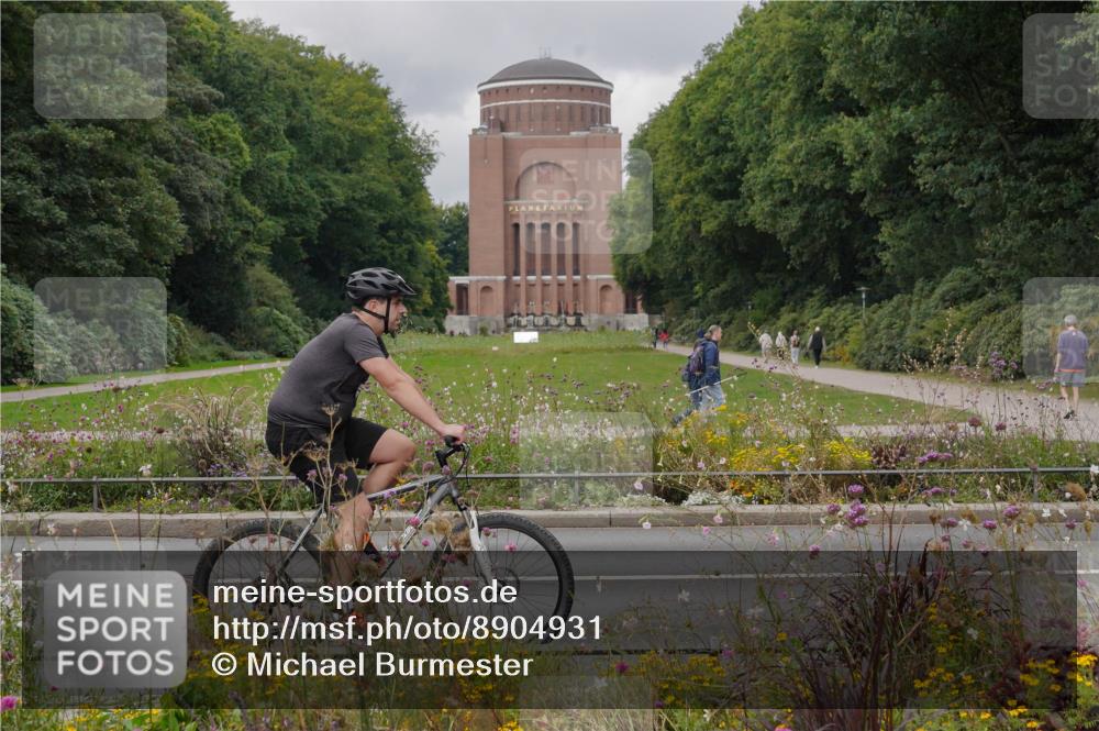 14.09.2025 - Stadtparktriathlon Michael Burmester http://msf.ph/oto/8904931 14.09.2025 11:51:48 Radfahren 961, 985, 1011, 1079, 1102 meine-sportfotos.de