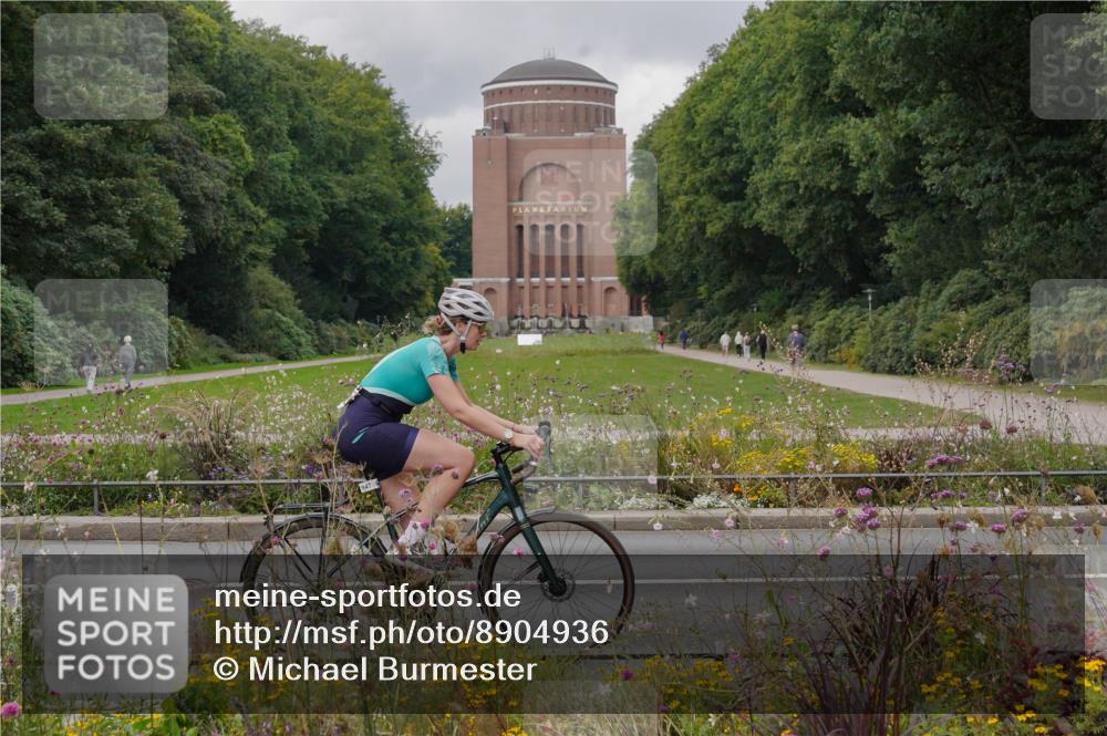 14.09.2025 - Stadtparktriathlon Michael Burmester http://msf.ph/oto/8904936 14.09.2025 11:52:07 Radfahren 925, 947, 1005, 1115 meine-sportfotos.de