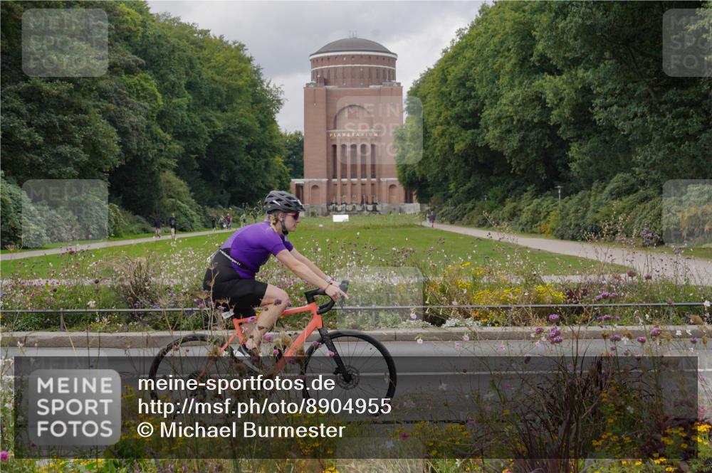 14.09.2025 - Stadtparktriathlon Michael Burmester http://msf.ph/oto/8904955 14.09.2025 11:53:05 Radfahren 944, 963, 1018, 1033, 1085, 1125 meine-sportfotos.de