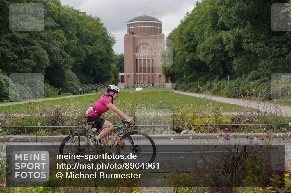 14.09.2025 - Stadtparktriathlon Michael Burmester http://msf.ph/oto/8904961 14.09.2025 11:53:17 Radfahren 946, 1017, 1039, 1047, 1064 meine-sportfotos.de