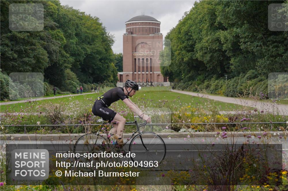 14.09.2025 - Stadtparktriathlon Michael Burmester http://msf.ph/oto/8904963 14.09.2025 11:53:19 Radfahren 946, 1017, 1039, 1047, 1064 meine-sportfotos.de