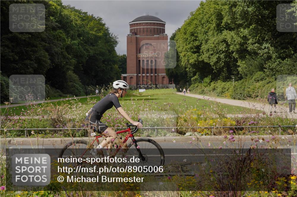 14.09.2025 - Stadtparktriathlon Michael Burmester http://msf.ph/oto/8905006 14.09.2025 11:55:56 Radfahren 937, 984, 998, 1076 meine-sportfotos.de