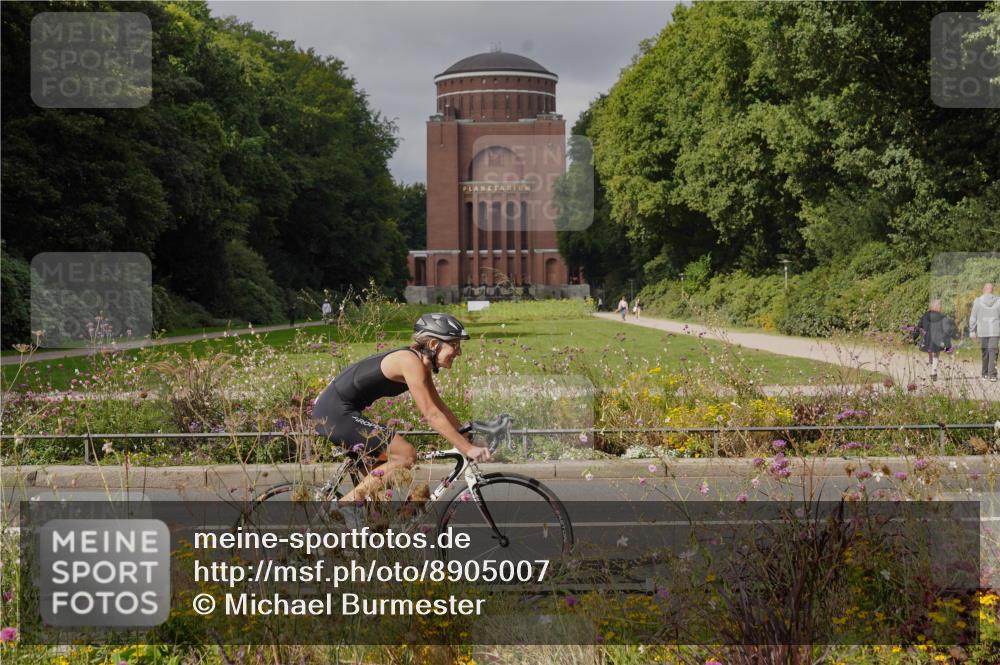 14.09.2025 - Stadtparktriathlon Michael Burmester http://msf.ph/oto/8905007 14.09.2025 11:55:57 Radfahren 937, 984, 998, 1076 meine-sportfotos.de