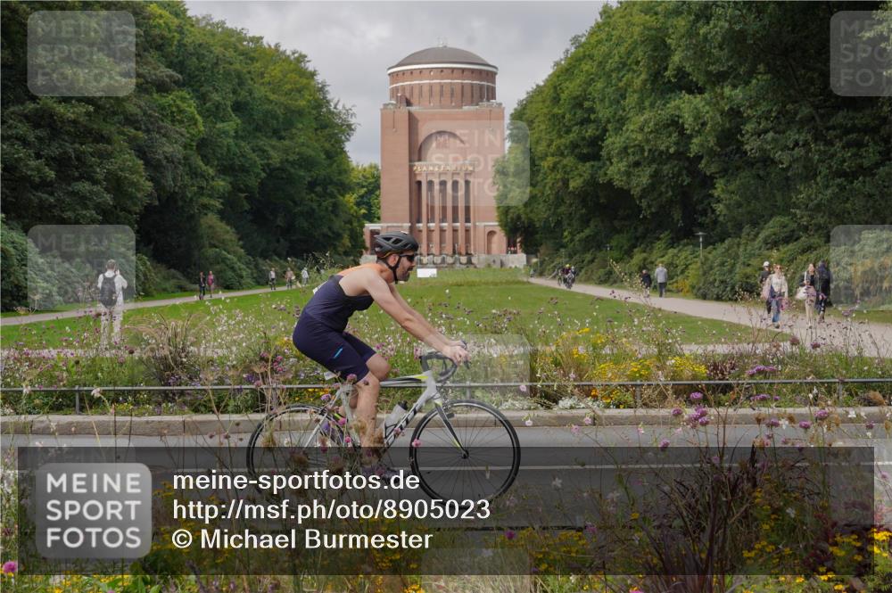 14.09.2025 - Stadtparktriathlon Michael Burmester http://msf.ph/oto/8905023 14.09.2025 11:56:45 Radfahren 949, 964, 1053, 1071, 1123, 1144, 1217 meine-sportfotos.de