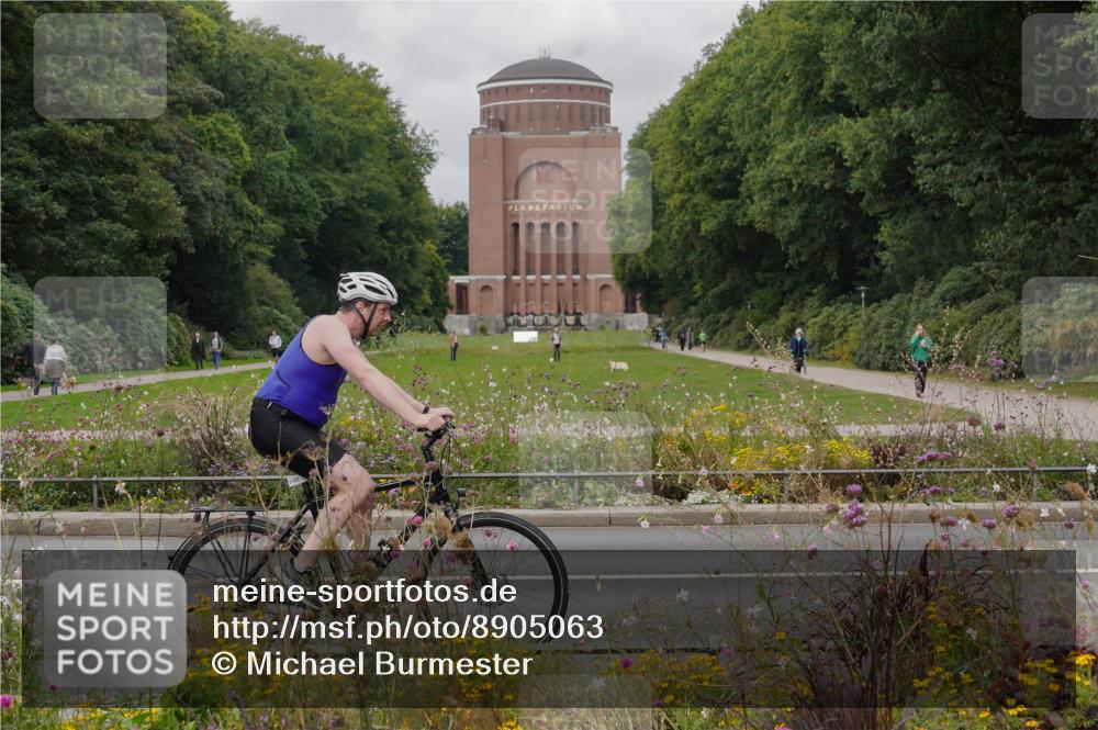 14.09.2025 - Stadtparktriathlon Michael Burmester http://msf.ph/oto/8905063 14.09.2025 11:58:37 Radfahren 972, 1059, 1097, 1098, 1102, 1128, 1156, 1193 meine-sportfotos.de