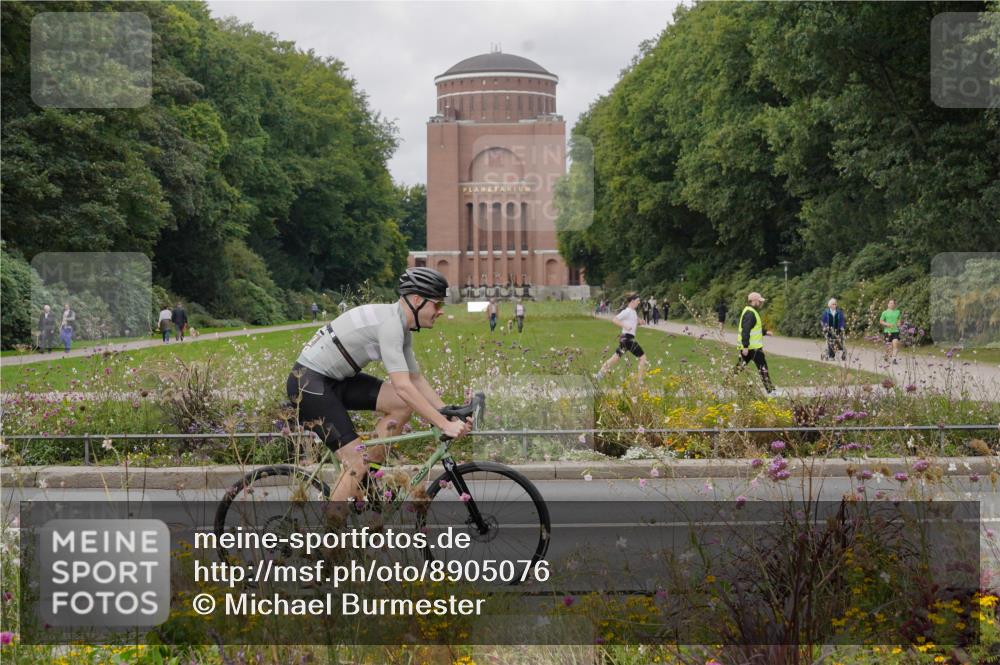 14.09.2025 - Stadtparktriathlon Michael Burmester http://msf.ph/oto/8905076 14.09.2025 11:59:06 Radfahren 1067, 1068, 1078, 1122, 1153 meine-sportfotos.de