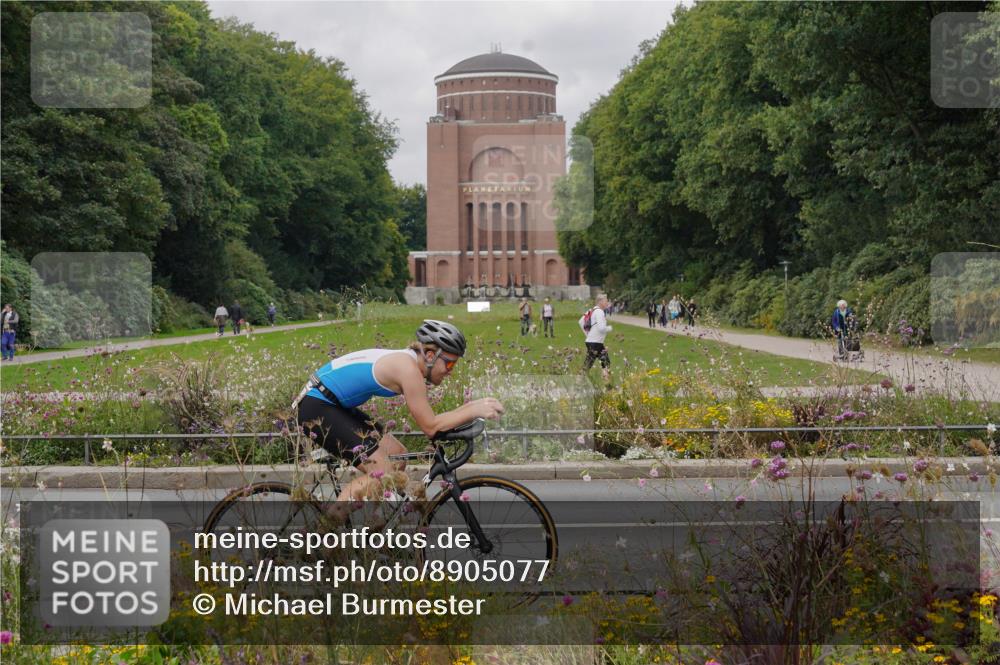 14.09.2025 - Stadtparktriathlon Michael Burmester http://msf.ph/oto/8905077 14.09.2025 11:59:15 Radfahren 970, 978, 1078 meine-sportfotos.de