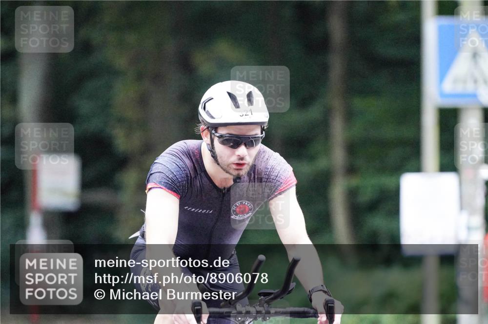 14.09.2025 - Stadtparktriathlon Michael Burmester http://msf.ph/oto/8906078 14.09.2025 09:04:48 Radfahren 321, 367, 405, 476 meine-sportfotos.de