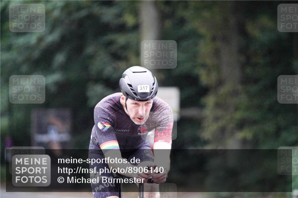 14.09.2025 - Stadtparktriathlon Michael Burmester http://msf.ph/oto/8906140 14.09.2025 09:05:45 Radfahren 317, 327, 330 meine-sportfotos.de