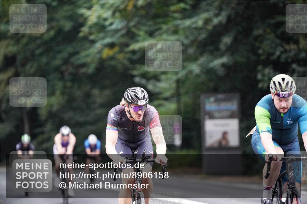 14.09.2025 - Stadtparktriathlon Michael Burmester http://msf.ph/oto/8906158 14.09.2025 09:06:01 Radfahren 306, 307, 320, 356, 412, 480 meine-sportfotos.de