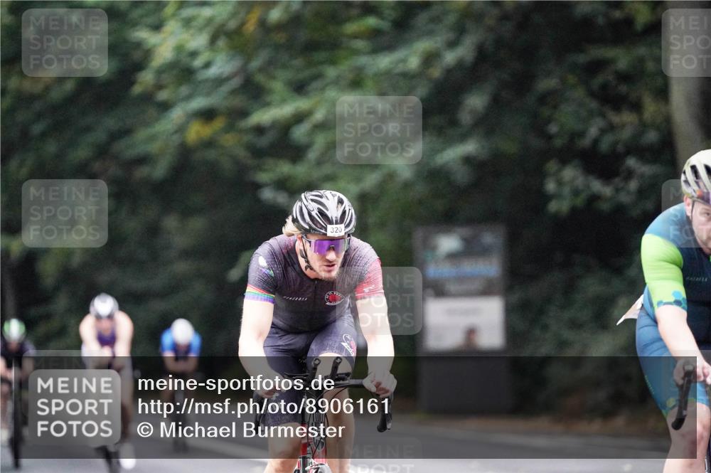 14.09.2025 - Stadtparktriathlon Michael Burmester http://msf.ph/oto/8906161 14.09.2025 09:06:01 Radfahren 306, 307, 320, 356, 412, 480 meine-sportfotos.de