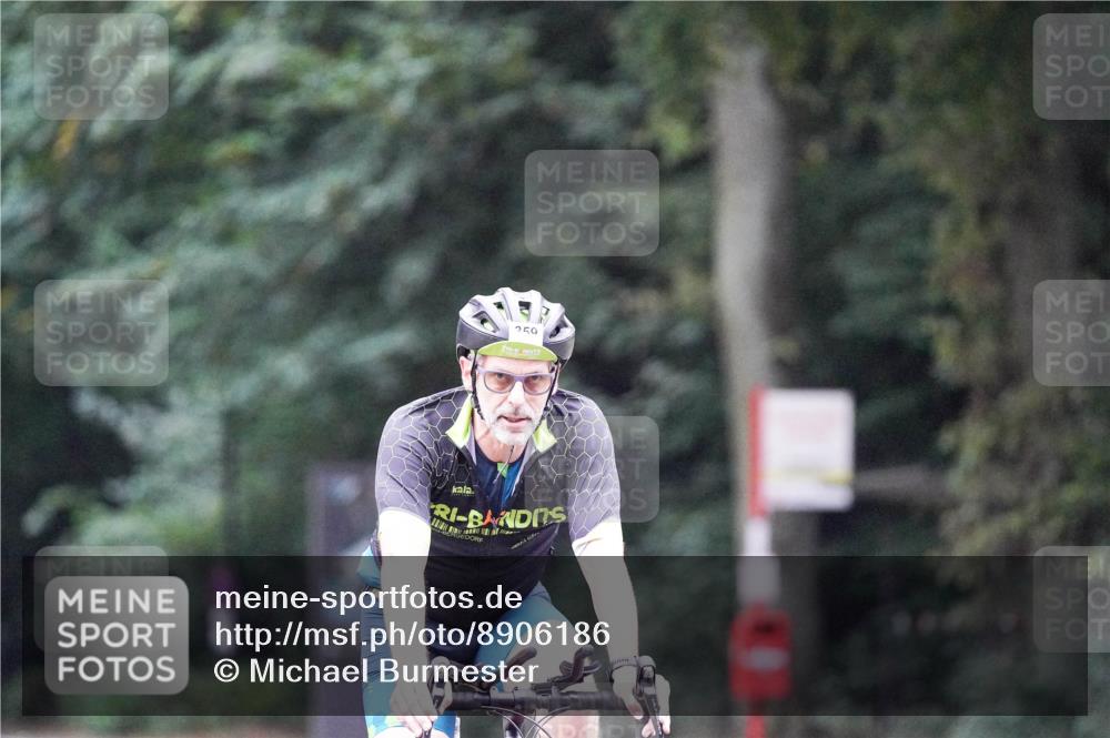 14.09.2025 - Stadtparktriathlon Michael Burmester http://msf.ph/oto/8906186 14.09.2025 09:06:18 Radfahren 331, 359, 402, 422 meine-sportfotos.de