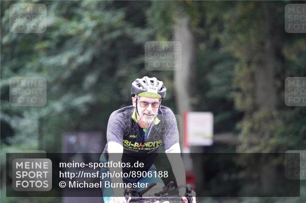 14.09.2025 - Stadtparktriathlon Michael Burmester http://msf.ph/oto/8906188 14.09.2025 09:06:18 Radfahren 331, 359, 402, 422 meine-sportfotos.de