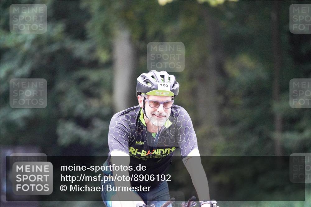 14.09.2025 - Stadtparktriathlon Michael Burmester http://msf.ph/oto/8906192 14.09.2025 09:06:18 Radfahren 331, 359, 402, 422 meine-sportfotos.de