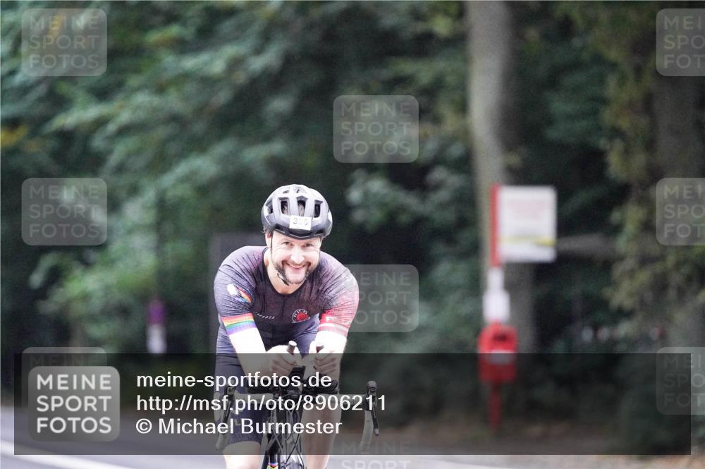14.09.2025 - Stadtparktriathlon Michael Burmester http://msf.ph/oto/8906211 14.09.2025 09:06:37 Radfahren 334, 386 meine-sportfotos.de