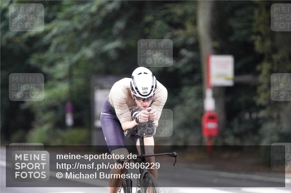14.09.2025 - Stadtparktriathlon Michael Burmester http://msf.ph/oto/8906229 14.09.2025 09:06:50 Radfahren 344, 374, 397 meine-sportfotos.de