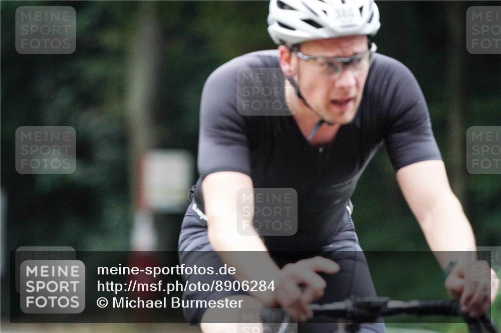 14.09.2025 - Stadtparktriathlon Michael Burmester http://msf.ph/oto/8906284 14.09.2025 09:07:51 Radfahren 324, 368, 380, 401, 404 meine-sportfotos.de