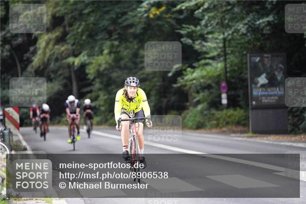 14.09.2025 - Stadtparktriathlon Michael Burmester http://msf.ph/oto/8906538 14.09.2025 09:10:31 Radfahren 303, 325, 372, 420 meine-sportfotos.de