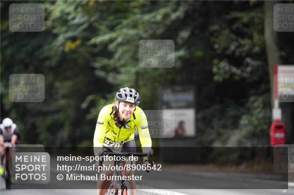 14.09.2025 - Stadtparktriathlon Michael Burmester http://msf.ph/oto/8906542 14.09.2025 09:10:32 Radfahren 303, 325, 372, 420 meine-sportfotos.de