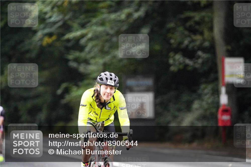14.09.2025 - Stadtparktriathlon Michael Burmester http://msf.ph/oto/8906544 14.09.2025 09:10:32 Radfahren 303, 325, 372, 420 meine-sportfotos.de