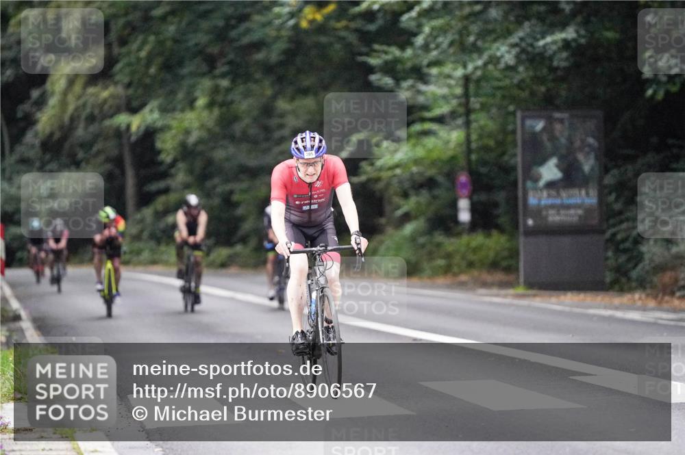 14.09.2025 - Stadtparktriathlon Michael Burmester http://msf.ph/oto/8906567 14.09.2025 09:10:40 Radfahren 303, 319, 322, 325, 367, 369, 372, 395 meine-sportfotos.de