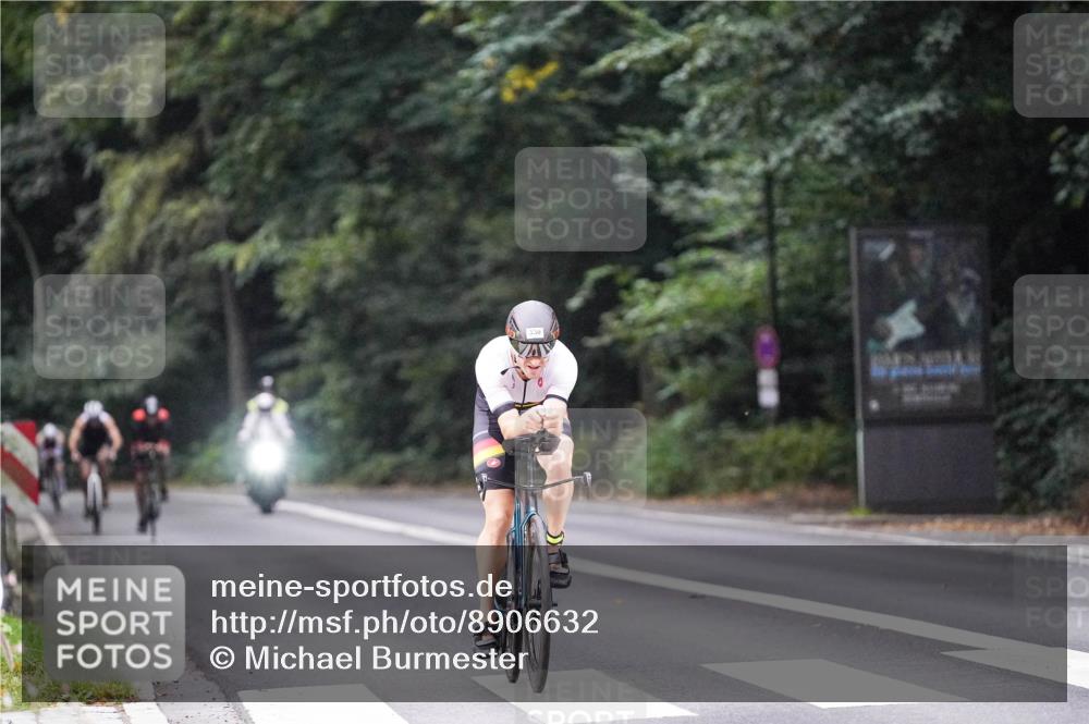 14.09.2025 - Stadtparktriathlon Michael Burmester http://msf.ph/oto/8906632 14.09.2025 09:11:09 Radfahren 330, 332, 351, 355, 408, 476 meine-sportfotos.de