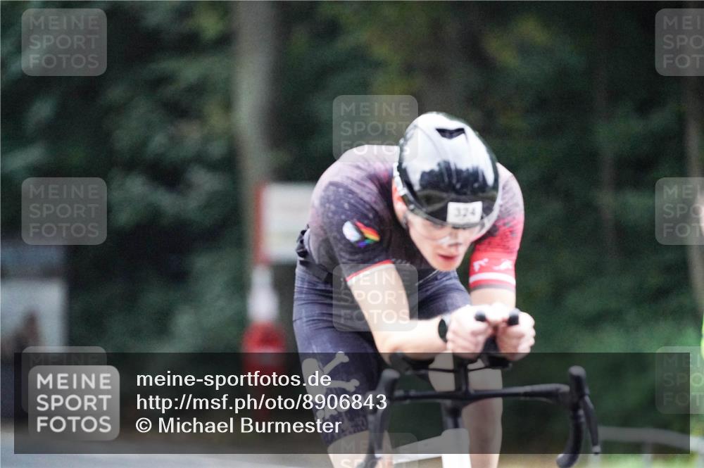 14.09.2025 - Stadtparktriathlon Michael Burmester http://msf.ph/oto/8906843 14.09.2025 09:13:47 Radfahren 324, 425 meine-sportfotos.de