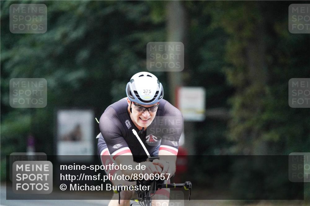 14.09.2025 - Stadtparktriathlon Michael Burmester http://msf.ph/oto/8906957 14.09.2025 09:15:16 Radfahren 323, 352, 375, 410, 430 meine-sportfotos.de