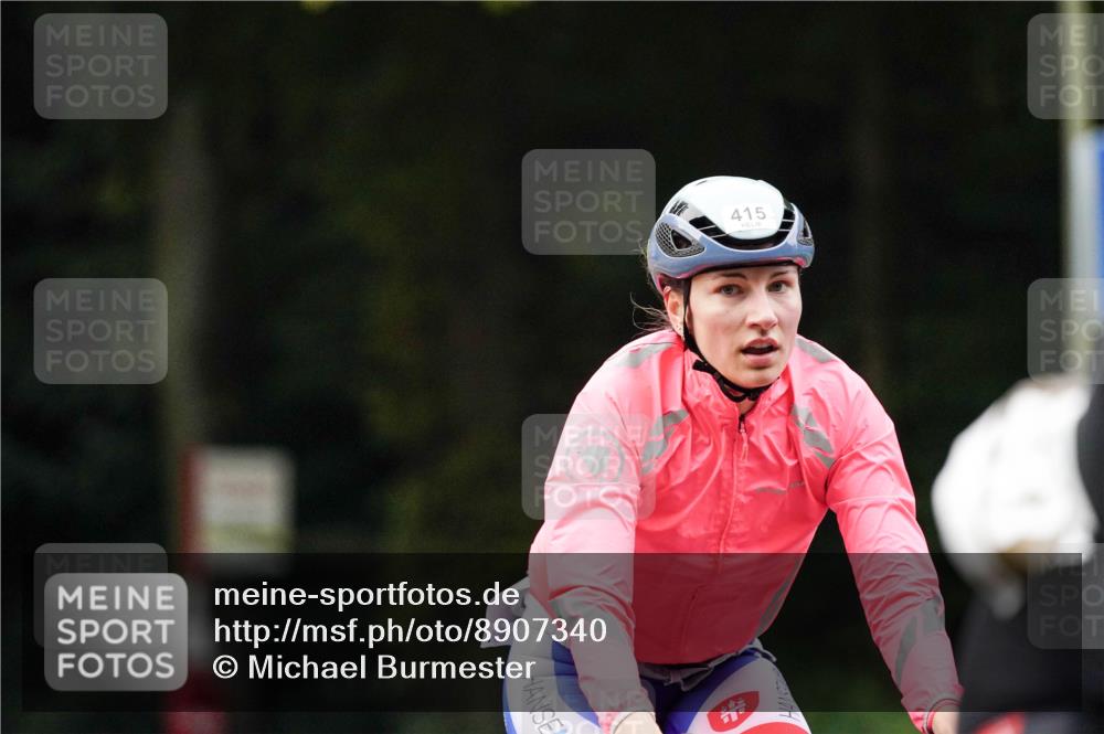 14.09.2025 - Stadtparktriathlon Michael Burmester http://msf.ph/oto/8907340 14.09.2025 09:18:34 Radfahren 316, 358, 374, 415, 483 meine-sportfotos.de