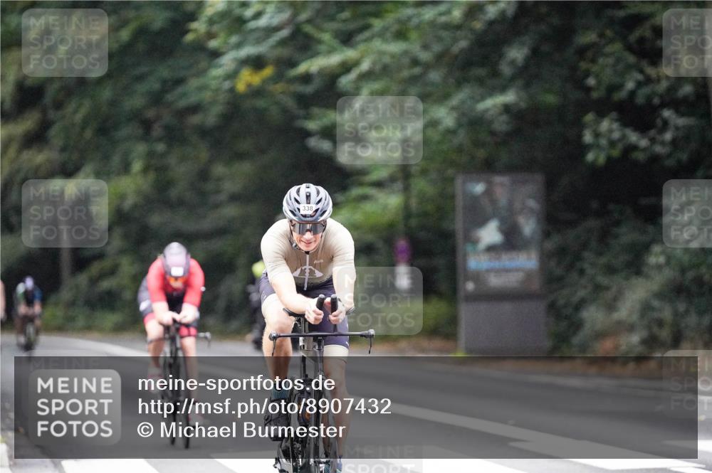 14.09.2025 - Stadtparktriathlon Michael Burmester http://msf.ph/oto/8907432 14.09.2025 09:19:19 Radfahren 304, 338, 397, 464, 467, 471, 480, 486 meine-sportfotos.de