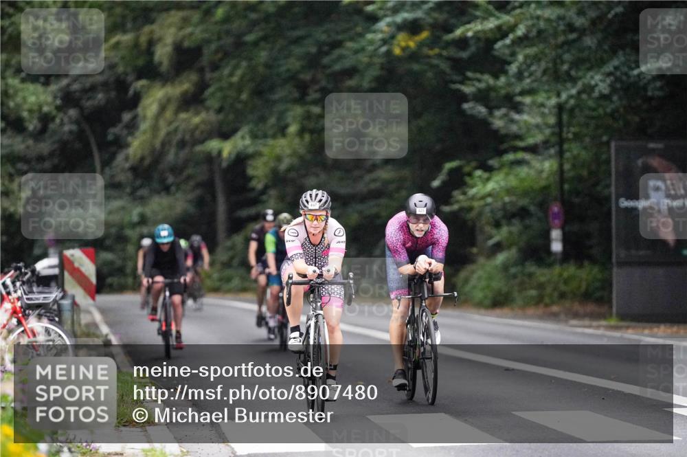 14.09.2025 - Stadtparktriathlon Michael Burmester http://msf.ph/oto/8907480 14.09.2025 09:19:40 Radfahren 320, 324, 356, 382, 425, 447, 485, 492, 495, 497 meine-sportfotos.de