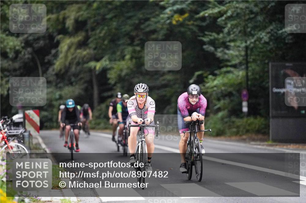 14.09.2025 - Stadtparktriathlon Michael Burmester http://msf.ph/oto/8907482 14.09.2025 09:19:40 Radfahren 320, 324, 356, 382, 425, 447, 485, 492, 495, 497 meine-sportfotos.de
