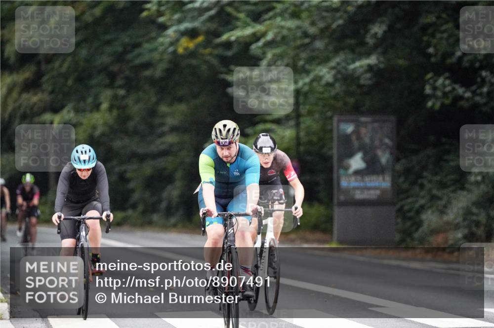 14.09.2025 - Stadtparktriathlon Michael Burmester http://msf.ph/oto/8907491 14.09.2025 09:19:42 Radfahren 320, 324, 356, 382, 425, 447, 485, 492, 495, 497 meine-sportfotos.de